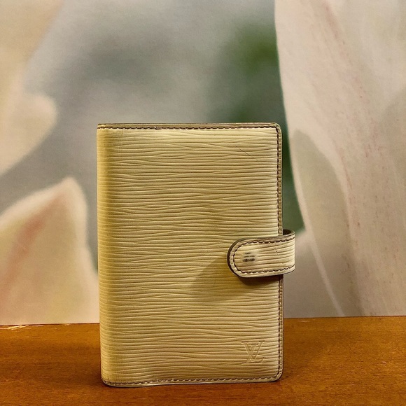 ON SALE!! Louis Vuitton Epi Small Ring Agenda - Picture 2 of 9